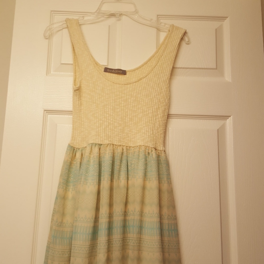 Junior's Aztec print dress